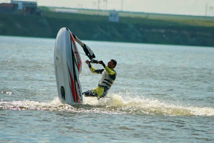 Атрактивни водни надпревари на „Водното огледало” в Кърджали