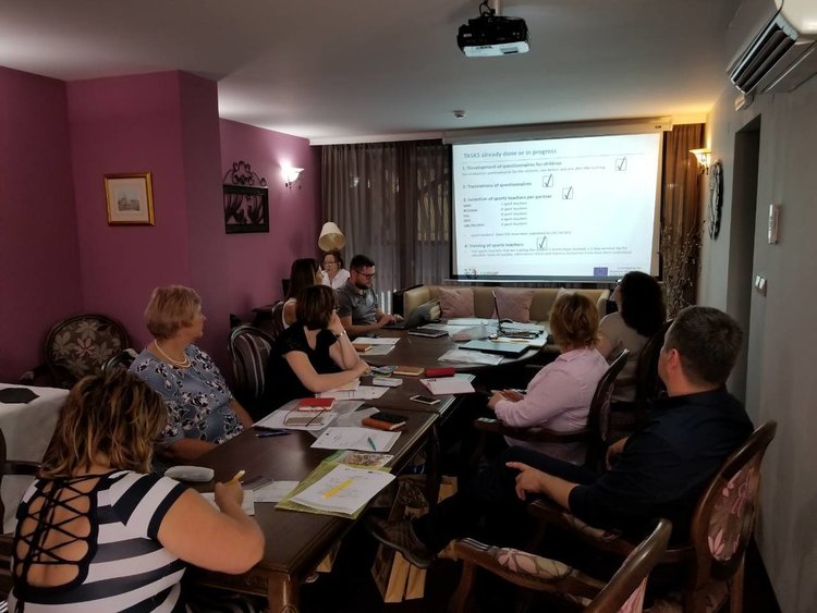 Спортни дейности за деца обсъждат екипи от пет държави по проект FAIRHAP „Щастие чрез спорт“