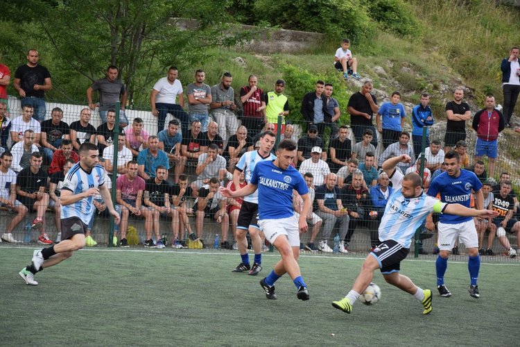 12 отбора по мини-футбол се включват за „Pаradise Cup“ в Кърджали