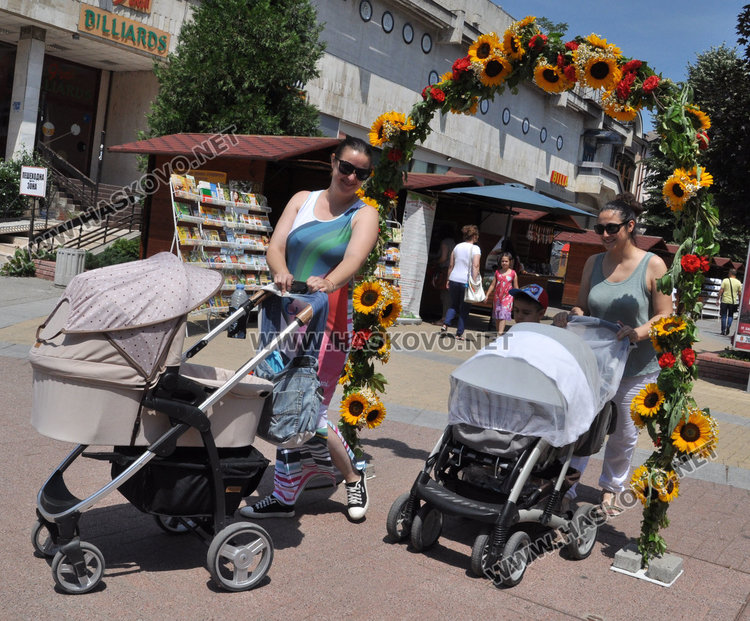 Хасковлии минаха под Еньовденския венец за здраве