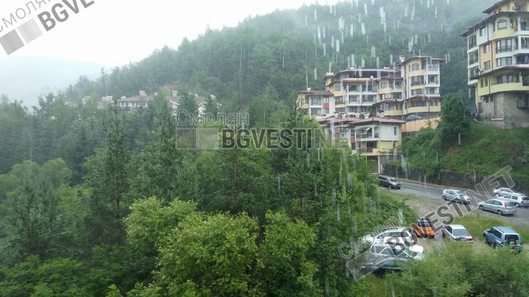 Очаква се чувствително захлаждане следобед, синоптиците прогнозират отново бури и градушки