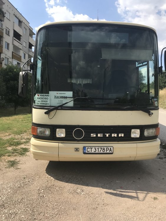 Автобус, загряващ двигател в 5 сутринта, влудява Бадема