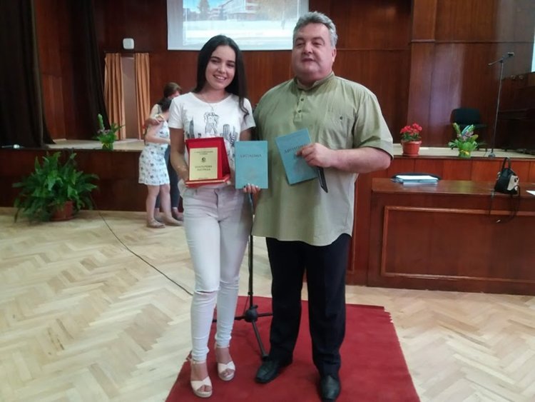 Връчиха дипломите на златаровци