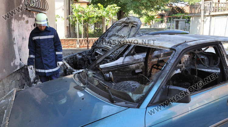 Изгоря БМВ-то на 23-годишна хасковлийка, пламнаха още две коли