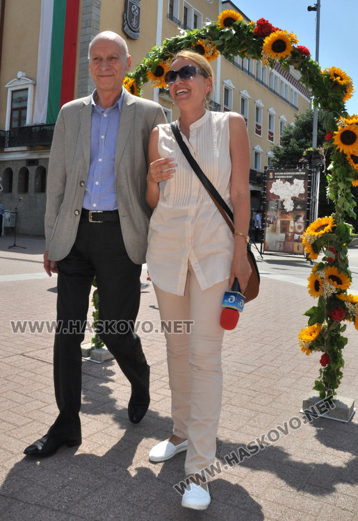 Хасковлии минаха под Еньовденския венец за здраве