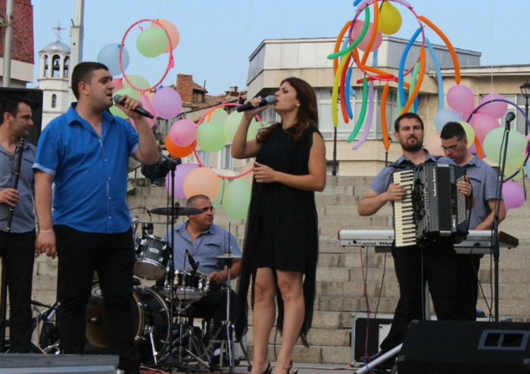 Сватбарски фолклор оглася Асеновград