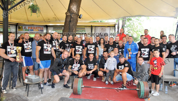 Робърт Михайлов подобри световния си рекорд на „тяга” в Купа „Антон Колев”