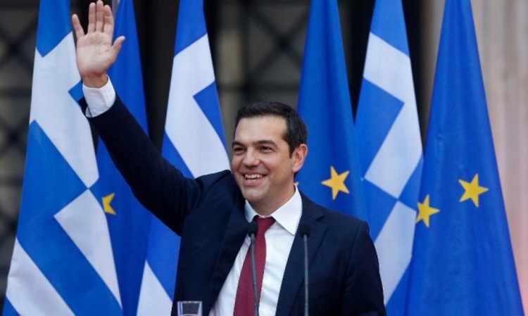 Изпълнено обещание: Ципрас сложи вратовръзка 