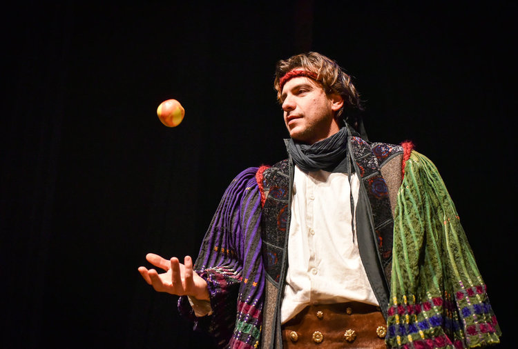 РДТ закрива сезона с представлението „Палежи и грабежи“