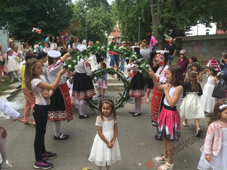 500 калиници направиха Асеновград по-бял и по-красив на Еньовден