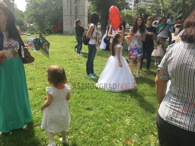 500 калиници направиха Асеновград по-бял и по-красив на Еньовден