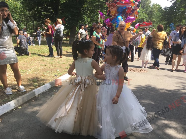 500 калиници направиха Асеновград по-бял и по-красив на Еньовден