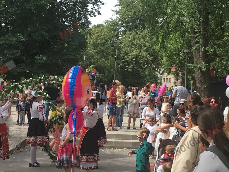 500 калиници направиха Асеновград по-бял и по-красив на Еньовден