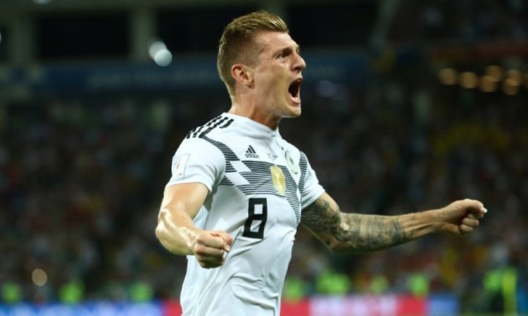 Невероятно! Германия е в играта след гол в 95-ата минута!