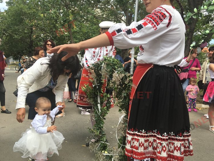 500 калиници направиха Асеновград по-бял и по-красив на Еньовден