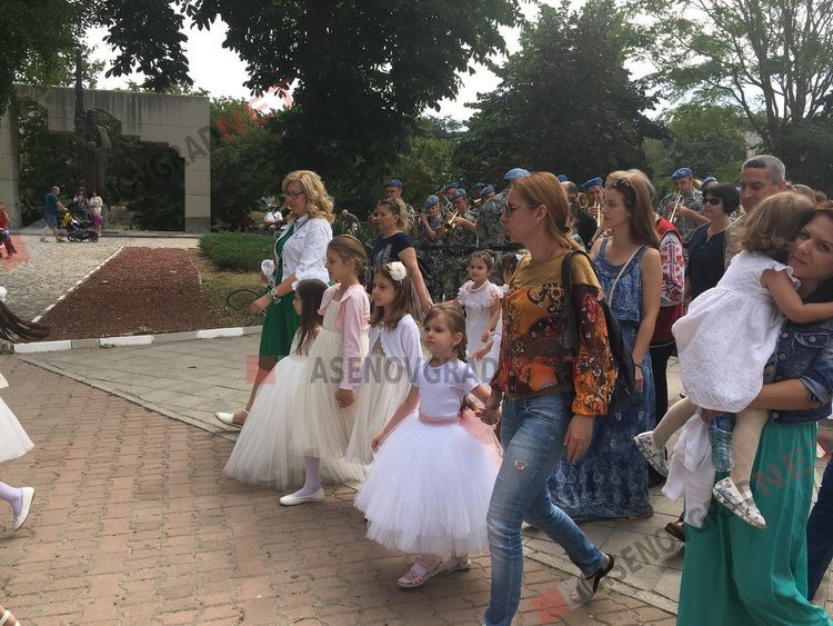 500 калиници направиха Асеновград по-бял и по-красив на Еньовден