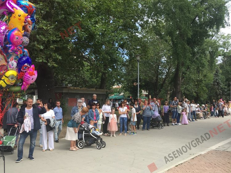 500 калиници направиха Асеновград по-бял и по-красив на Еньовден