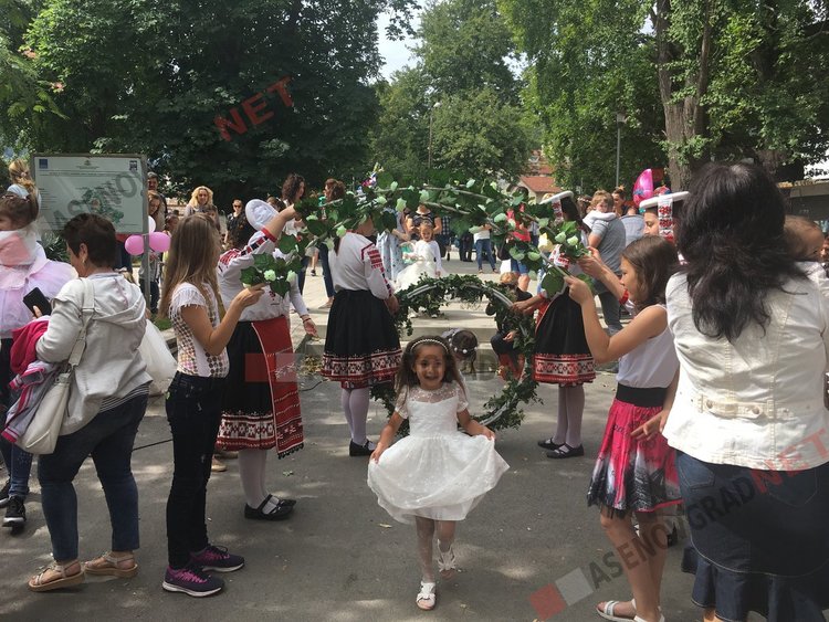 500 калиници направиха Асеновград по-бял и по-красив на Еньовден