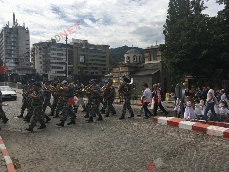 500 калиници направиха Асеновград по-бял и по-красив на Еньовден