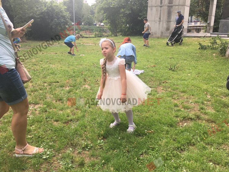 500 калиници направиха Асеновград по-бял и по-красив на Еньовден