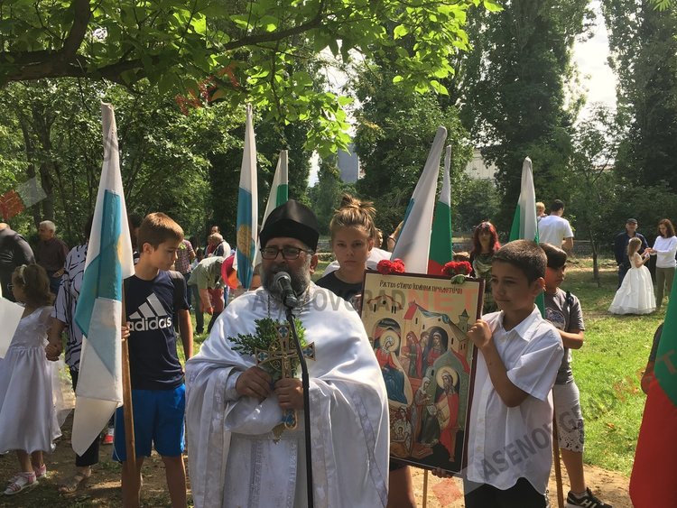 500 калиници направиха Асеновград по-бял и по-красив на Еньовден