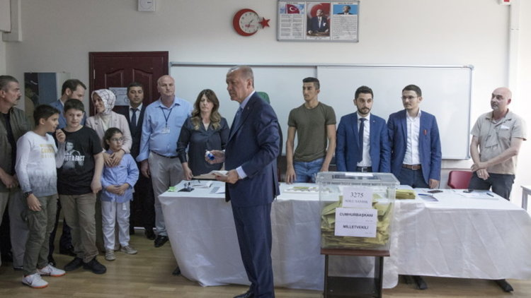 Опозицията в Турция алармира за изборни измами в полза на Ердоган