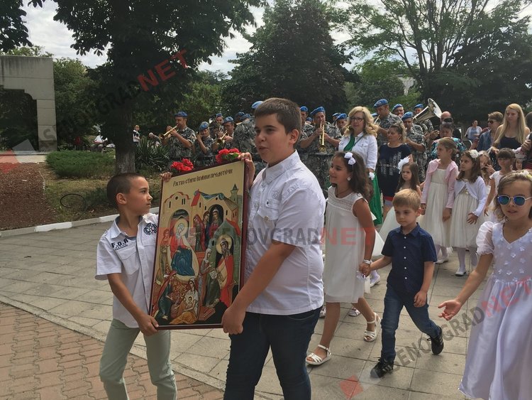 500 калиници направиха Асеновград по-бял и по-красив на Еньовден