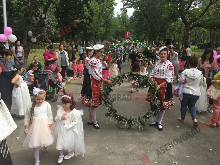 500 калиници направиха Асеновград по-бял и по-красив на Еньовден