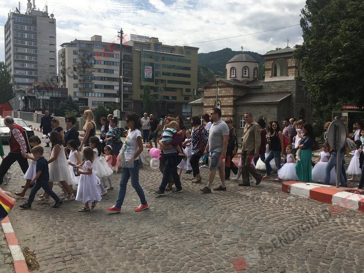 500 калиници направиха Асеновград по-бял и по-красив на Еньовден