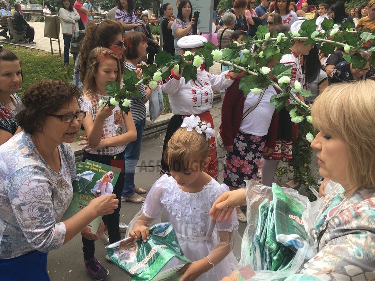 500 калиници направиха Асеновград по-бял и по-красив на Еньовден