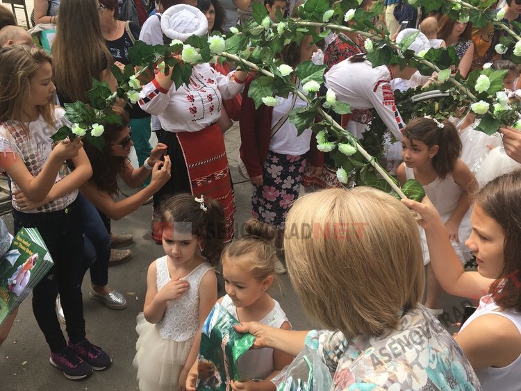 500 калиници направиха Асеновград по-бял и по-красив на Еньовден