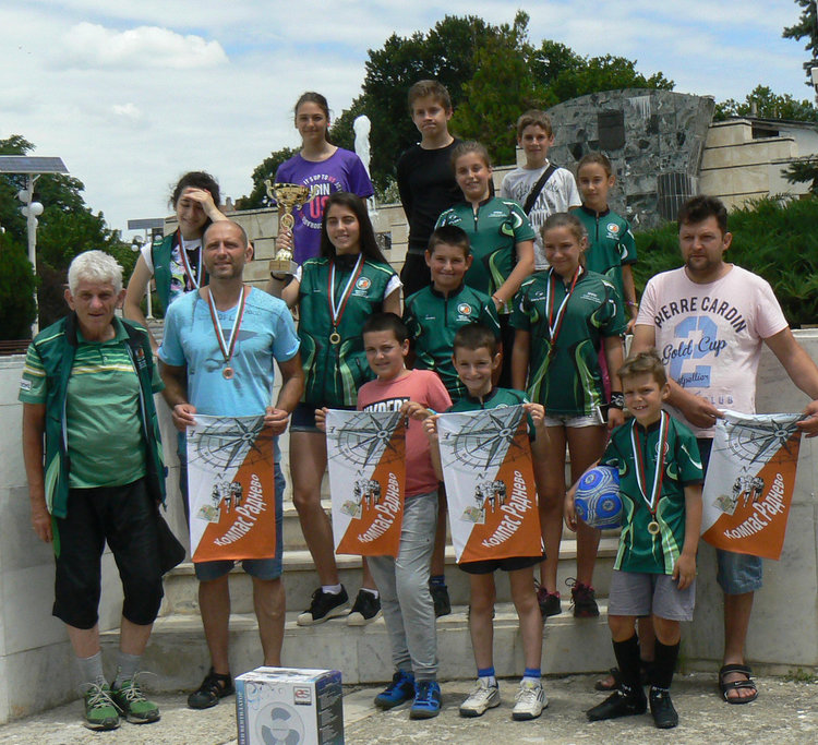 Две отборни купи за „Компас 1994“ в състезания по ориентиране