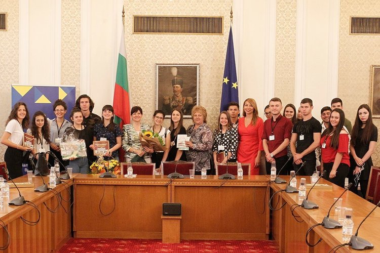 Цвета Караянчева пред Клуб „Журналистика“ в Парламента: „Никога няма да изоставя Кърджали“