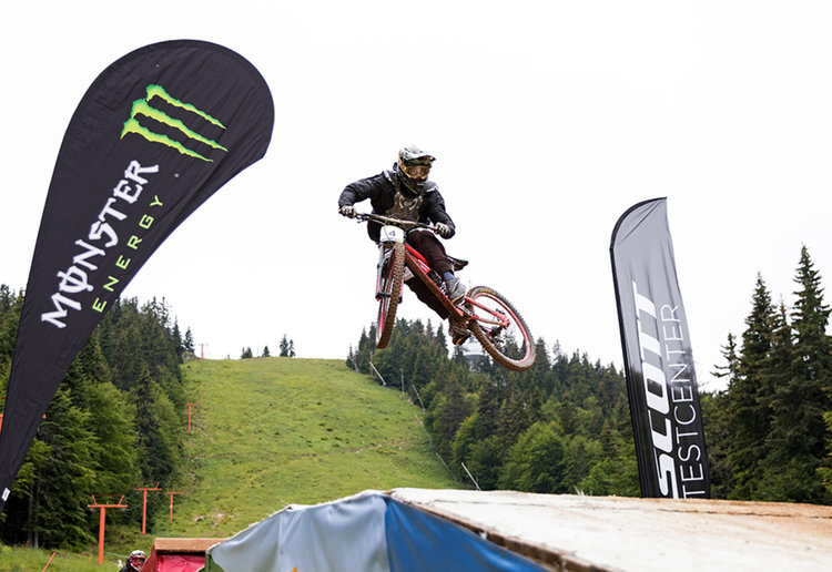 Над 160 колоездачи от България и Европа сърфираха в Пампорово