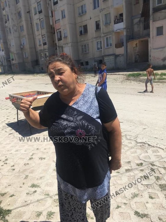 Запушен канал в 42 блок в „Орфей“ увонява махалата