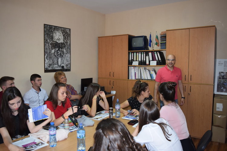 Цвета Караянчева пред Клуб „Журналистика“ в Парламента: „Никога няма да изоставя Кърджали“