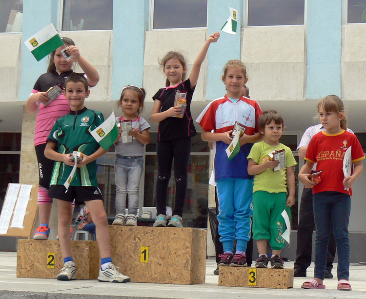 Две отборни купи за „Компас 1994“ в състезания по ориентиране