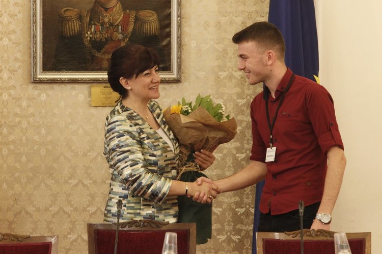 Цвета Караянчева пред Клуб „Журналистика“ в Парламента: „Никога няма да изоставя Кърджали“