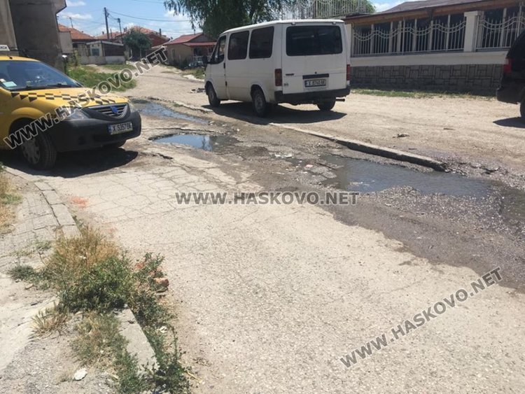 Запушен канал в 42 блок в „Орфей“ увонява махалата