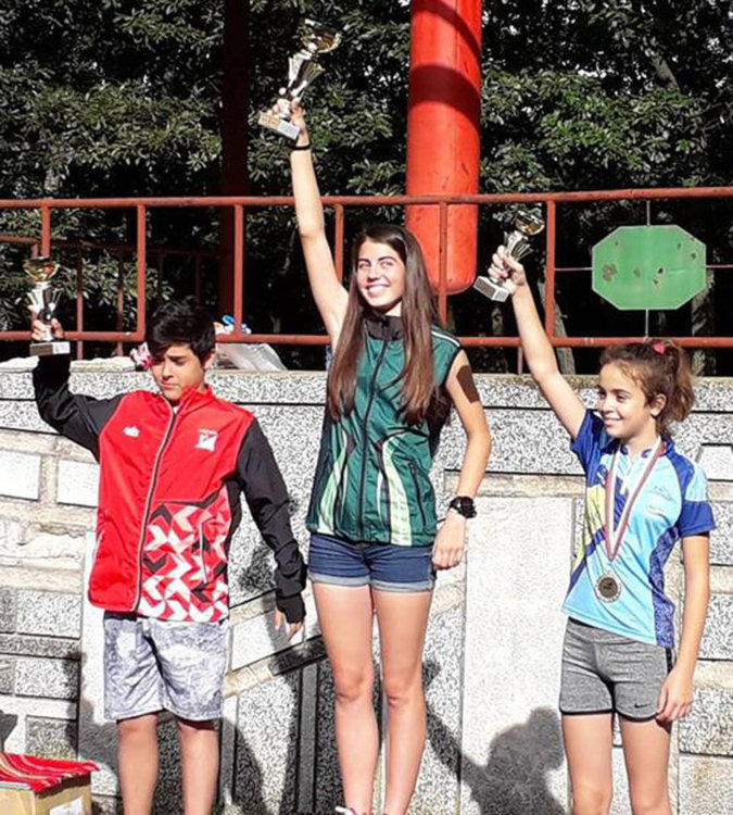 Две отборни купи за „Компас 1994“ в състезания по ориентиране