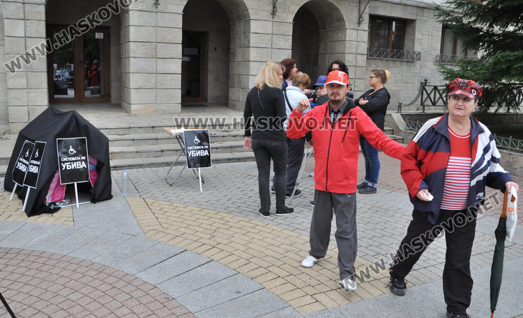 200 за ден подкрепиха в подписка родителите на деца с увреждания