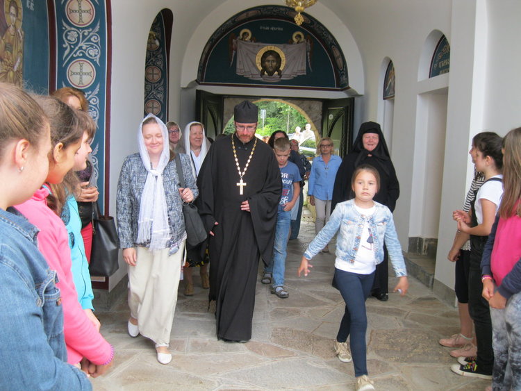 Деца от Смолян бяха на духовен лагер в манастира „Св. св. Козма и Дамян“