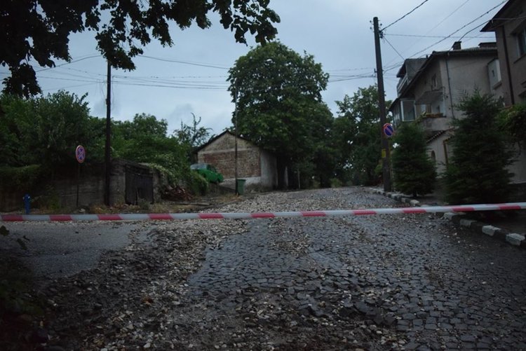 Пороят подкопа пътища в Ивайловградско, обявено е частично бедствено положение