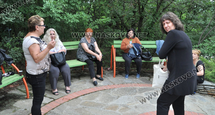 Паркиран автобус затисна и премаза шофьор пред музея в Александрово