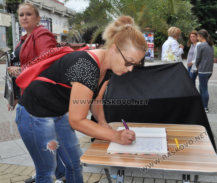 200 за ден подкрепиха в подписка родителите на деца с увреждания