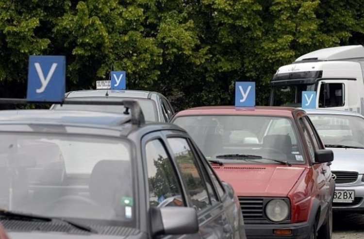 Спипаха автошколи да укриват приходи от курсисти