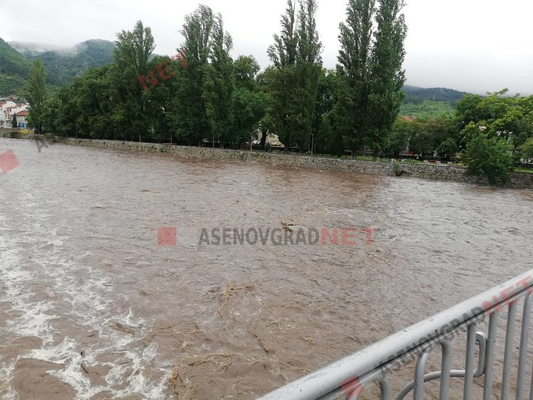 Свикаха Общинския кризисен щаб, затварят за движение пътя към Яврово, Лясково и Добралък
