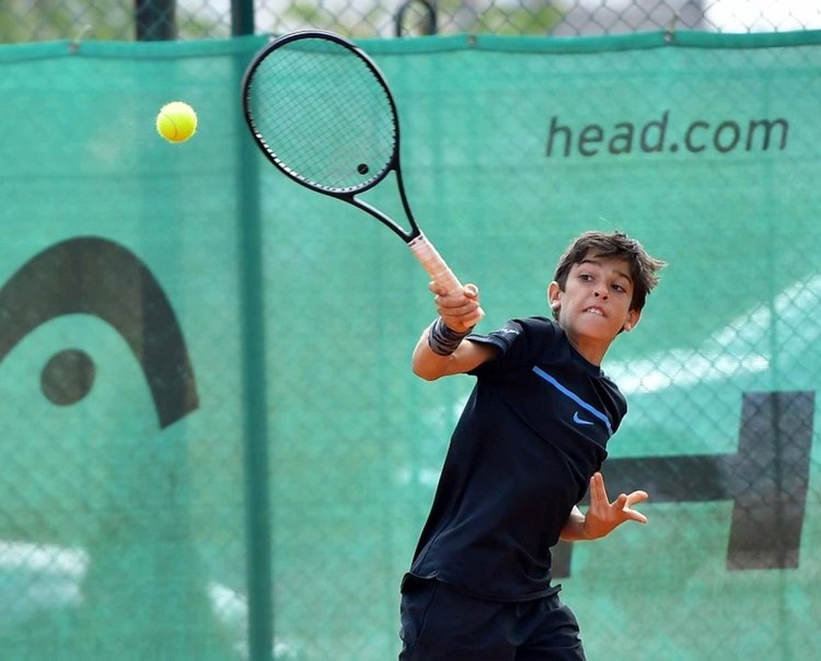  Адриано Дженев