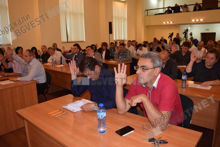 Местния парламент поиска запазването на специалността „туризъм” във Филиала, опозицията се разцепи