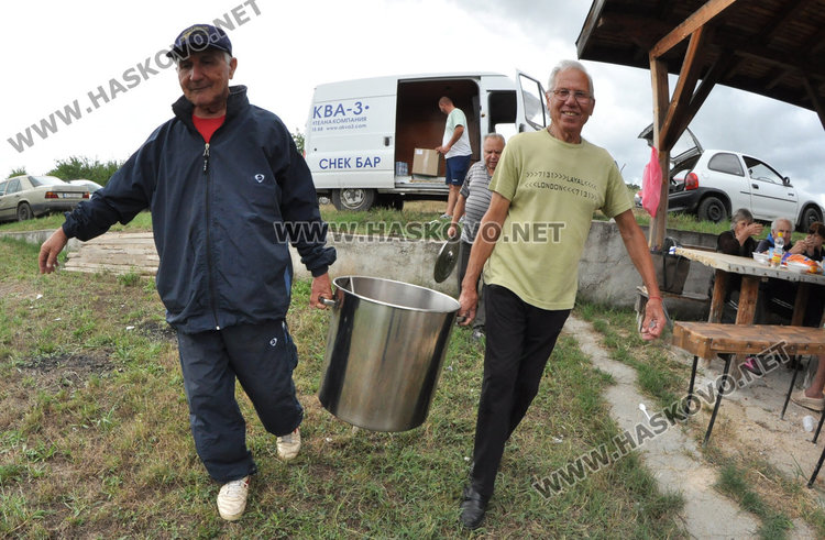 Блажен и постен курбан за Петър и Павел край Конуш